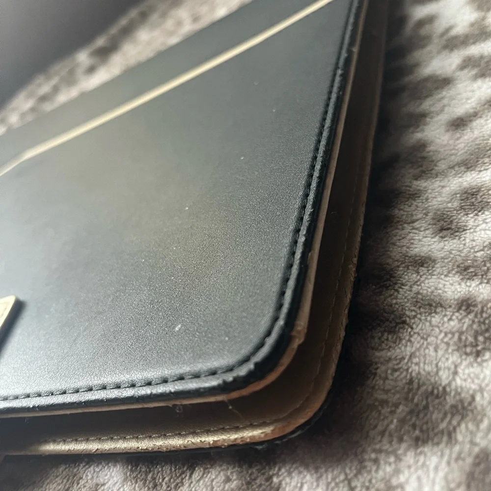 Black and Gold Executive Business Padfolio